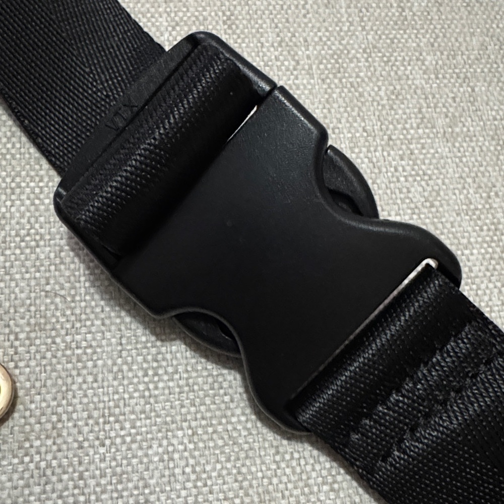 Like New Belt Bag-Unbranded-Black-4 Zipper Compartments-Gold Toned Zippers-Nylon - Picture 6 of 15